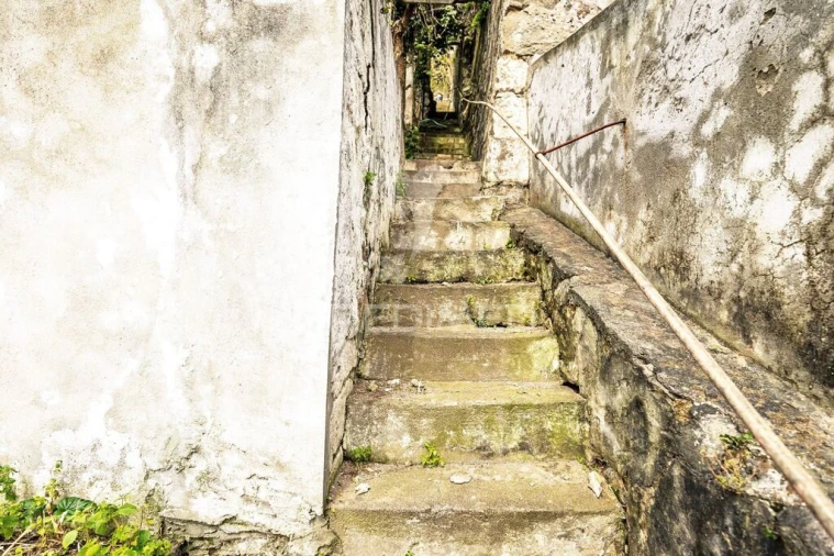 Moradia T5 para Venda em Angra (Nossa Senhora da Conceição) Foto 8