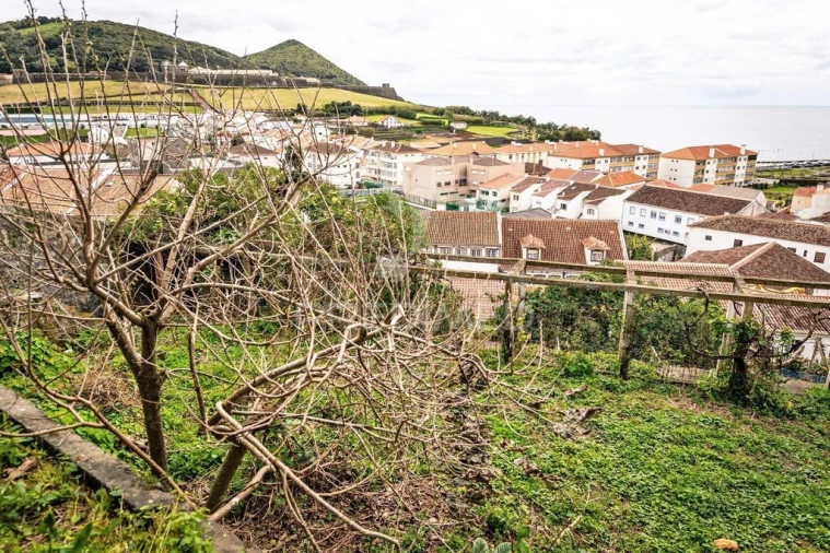 Moradia T5 para Venda em Angra (Nossa Senhora da Conceição) Foto 2