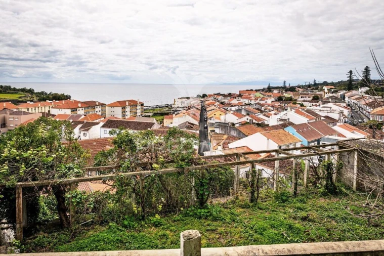 Moradia T5 para Venda em Angra (Nossa Senhora da Conceição) Foto 4