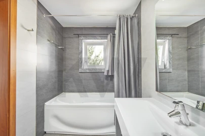 Apartamento T2 para Arrendamento em Carcavelos e Parede