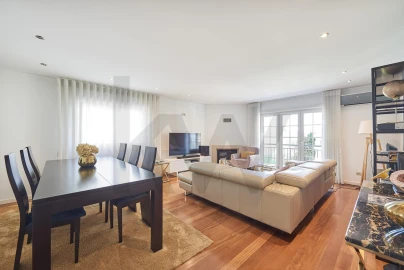Apartamento T2 para Arrendamento em Carcavelos e Parede