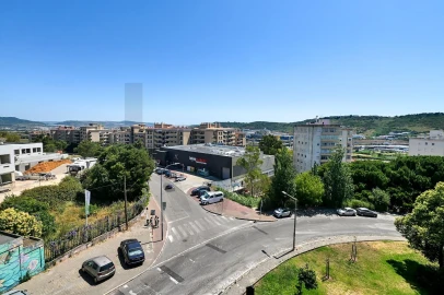 Apartamento T3 para Venda em Santo António dos Cavaleiros e Frielas