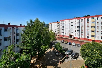 Apartamento T3 para Venda em Santo António dos Cavaleiros e Frielas