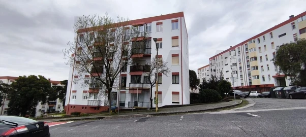 Apartamento T3 para Venda em Santo António dos Cavaleiros e Frielas