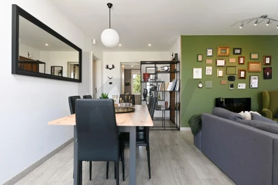 Apartamento T3 para Venda em Santo António dos Cavaleiros e Frielas