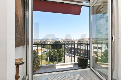 Apartamento T3 para Venda em Santo António dos Cavaleiros e Frielas