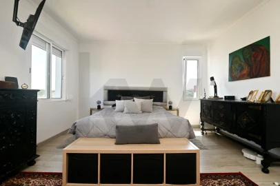 Apartamento T3 para Venda em Santo António dos Cavaleiros e Frielas