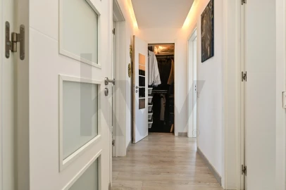 Apartamento T3 para Venda em Santo António dos Cavaleiros e Frielas