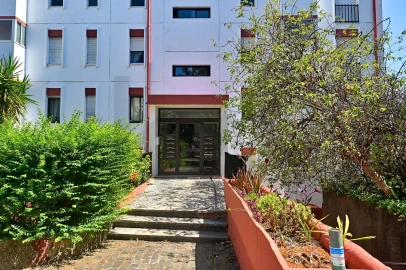 Apartamento T3 para Venda em Santo António dos Cavaleiros e Frielas