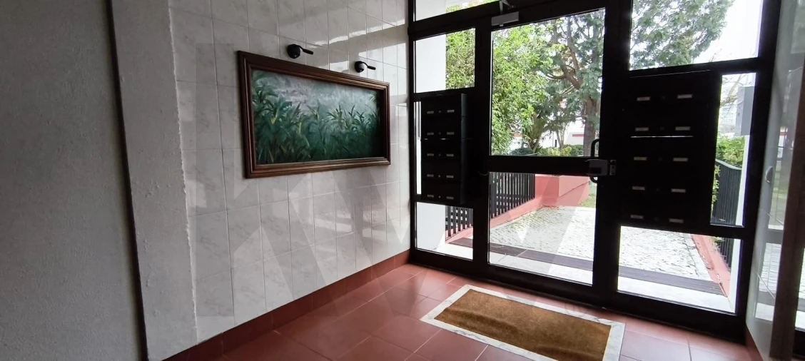 Apartamento T3 para Venda em Santo António dos Cavaleiros e Frielas Foto 4