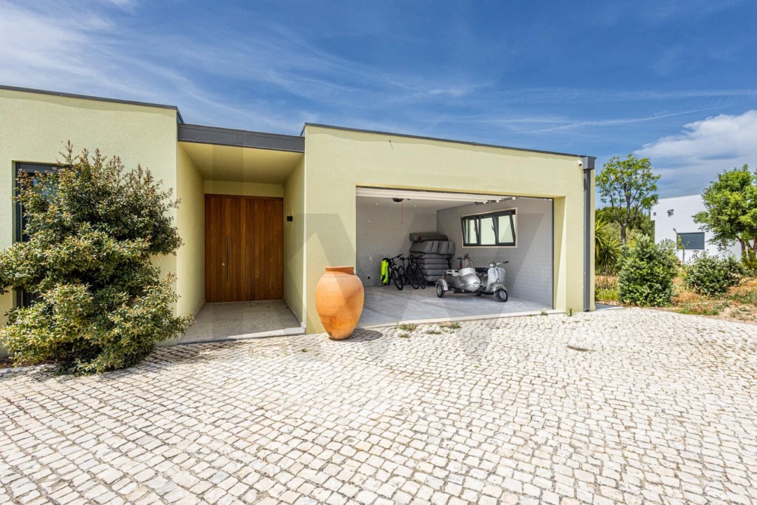 Moradia T4 para Arrendamento em Santo Estêvão Foto 67