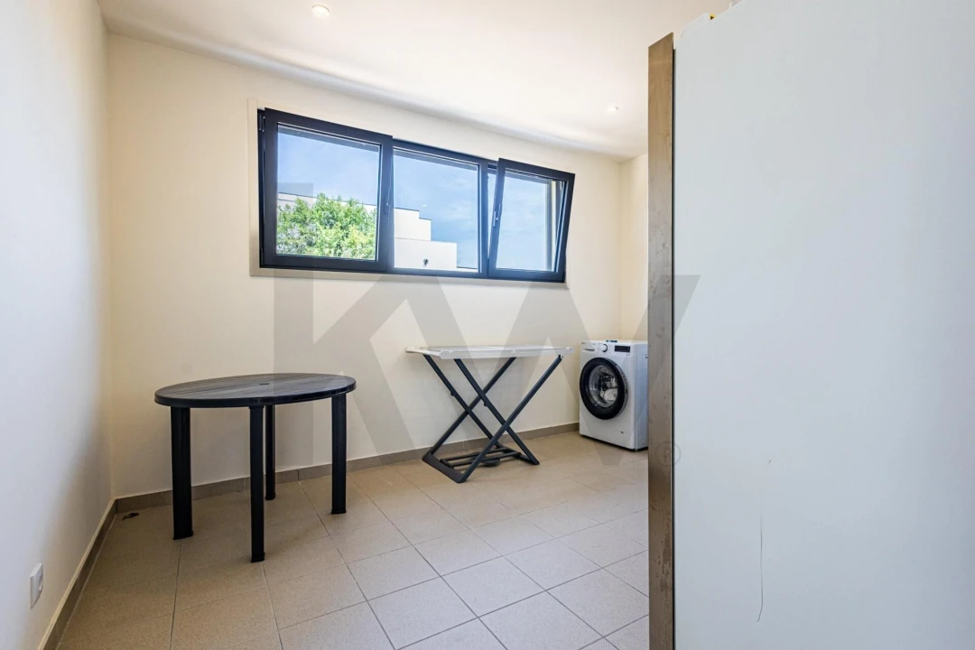 Moradia T4 para Arrendamento em Santo Estêvão Foto 69