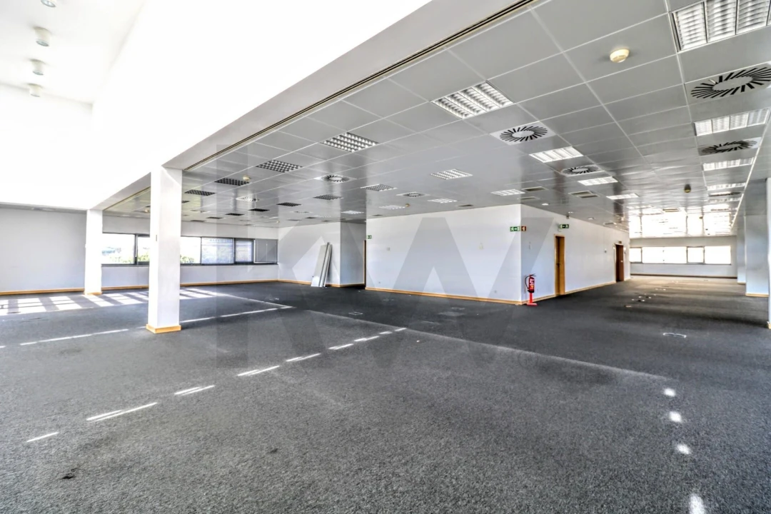 Escritório para Arrendamento em Porto Salvo Foto 5