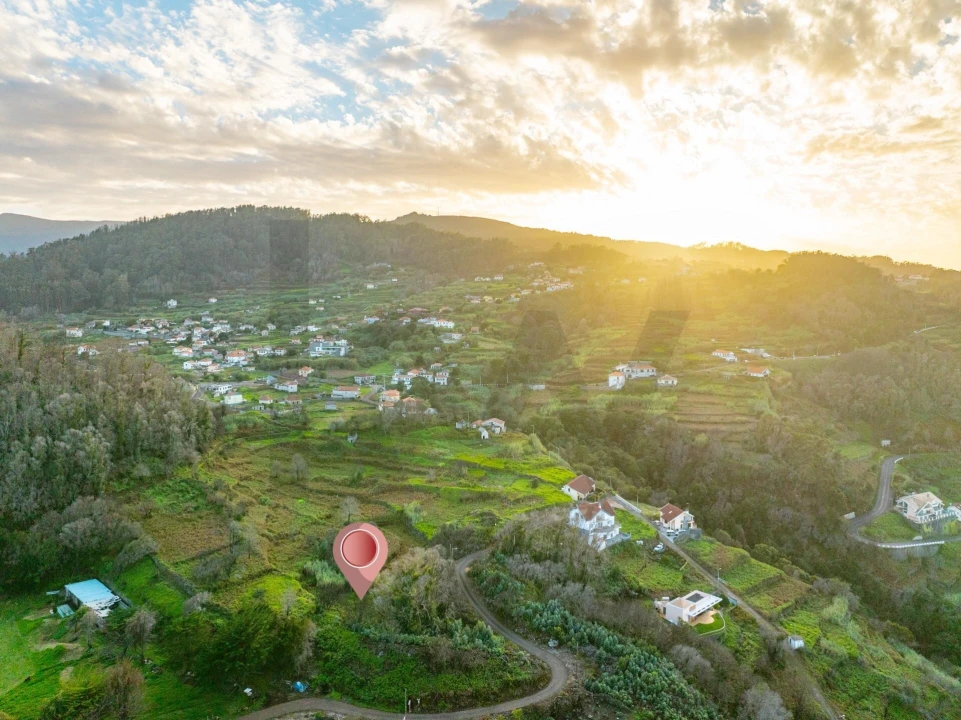 Terreno para Venda em Porto Moniz Foto 3