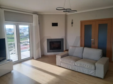 Moradia T4 para Venda em Azueira e Sobral da Abelheira