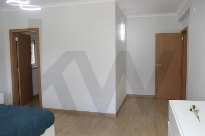 Moradia T4 para Venda em Azueira e Sobral da Abelheira