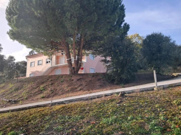 Moradia T4 para Venda em Azueira e Sobral da Abelheira