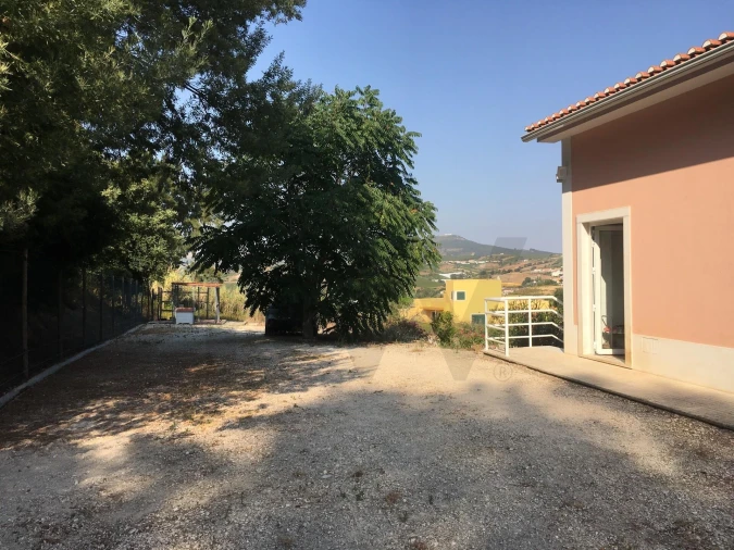 Moradia T4 para Venda em Azueira e Sobral da Abelheira Foto 9