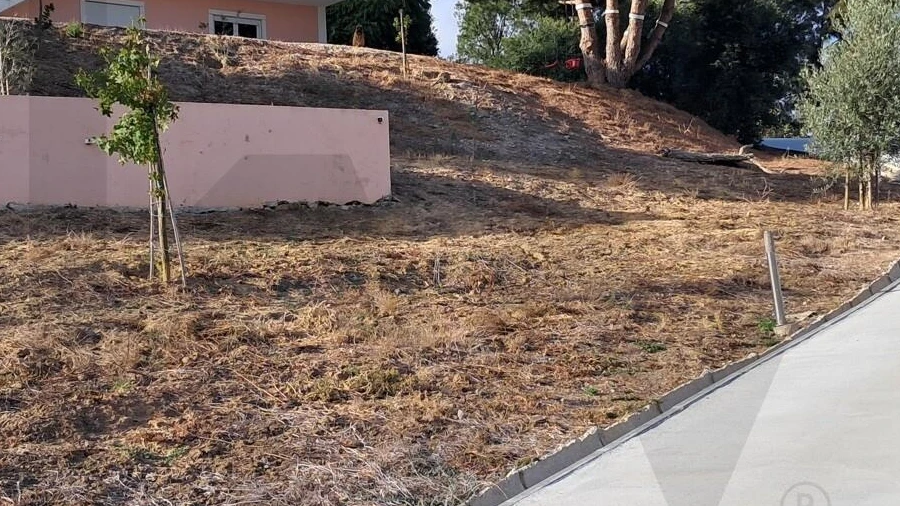 Moradia T4 para Venda em Azueira e Sobral da Abelheira