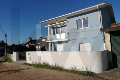 Moradia T2 para Arrendamento em Vila de Cucujães