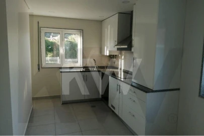 Moradia T2 para Arrendamento em Vila de Cucujães