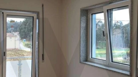 Moradia T2 para Arrendamento em Vila de Cucujães