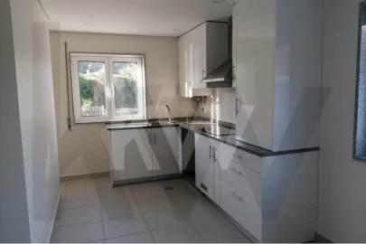 Moradia T2 para Arrendamento em Vila de Cucujães