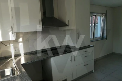 Moradia T2 para Arrendamento em Vila de Cucujães