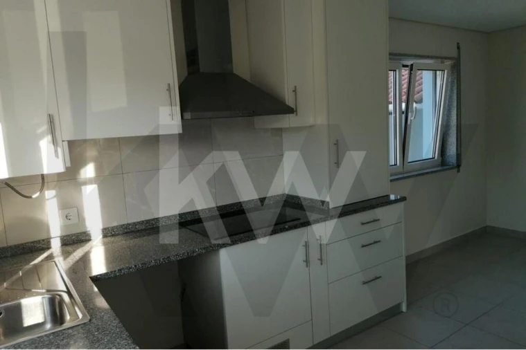 Moradia T2 para Arrendamento em Vila de Cucujães Foto 8