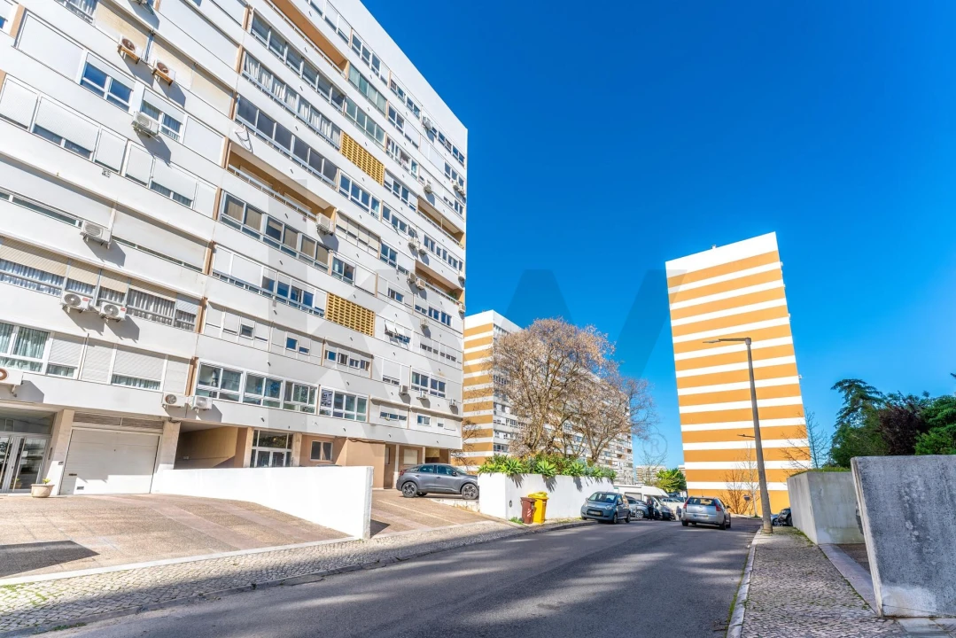 Apartamento T3 para Arrendamento em Moscavide e Portela Foto 1