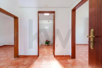 Moradia T2 para Venda em Santa Cruz