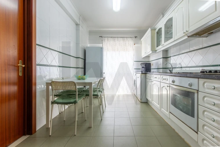 Apartamento T2 para Venda em Corroios Foto 8