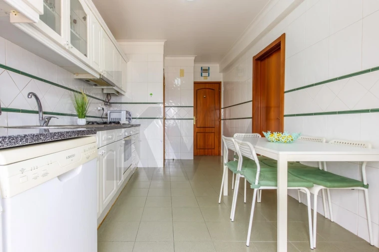 Apartamento T2 para Venda em Corroios Foto 9