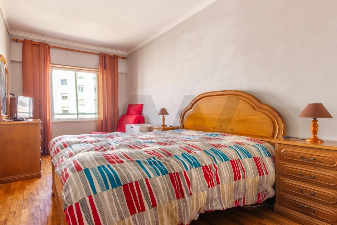 Apartamento T2 para Venda em Corroios Foto 11