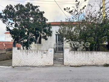 Moradia T4 para Venda em Carcavelos e Parede