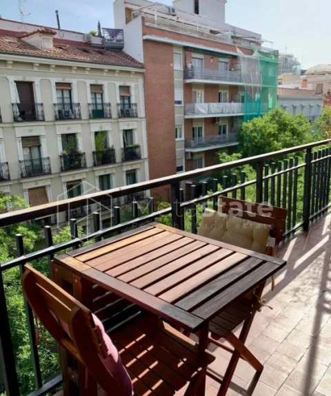 Apartamento T3 para Venda em Carcavelos e Parede