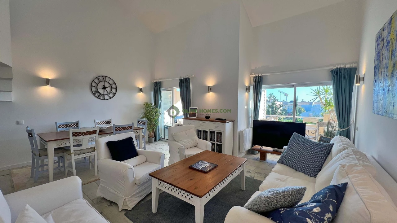 Apartamento T2 para Venda em Quarteira Foto 3