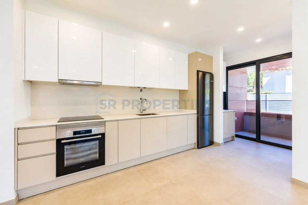 Apartamento T3 para Venda em Quarteira Foto 8