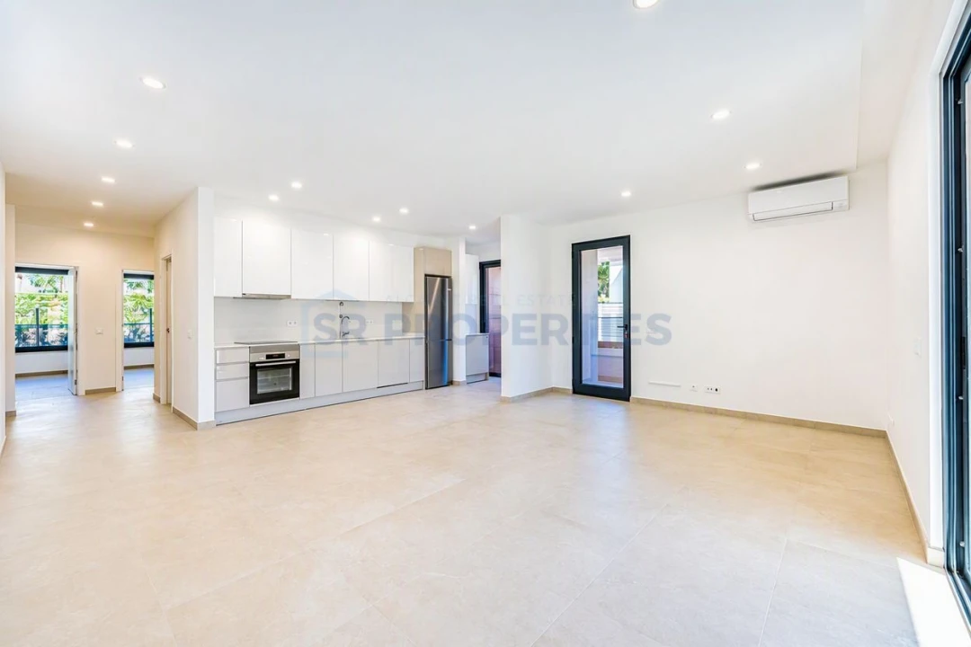 Apartamento T3 para Venda em Quarteira Foto 4