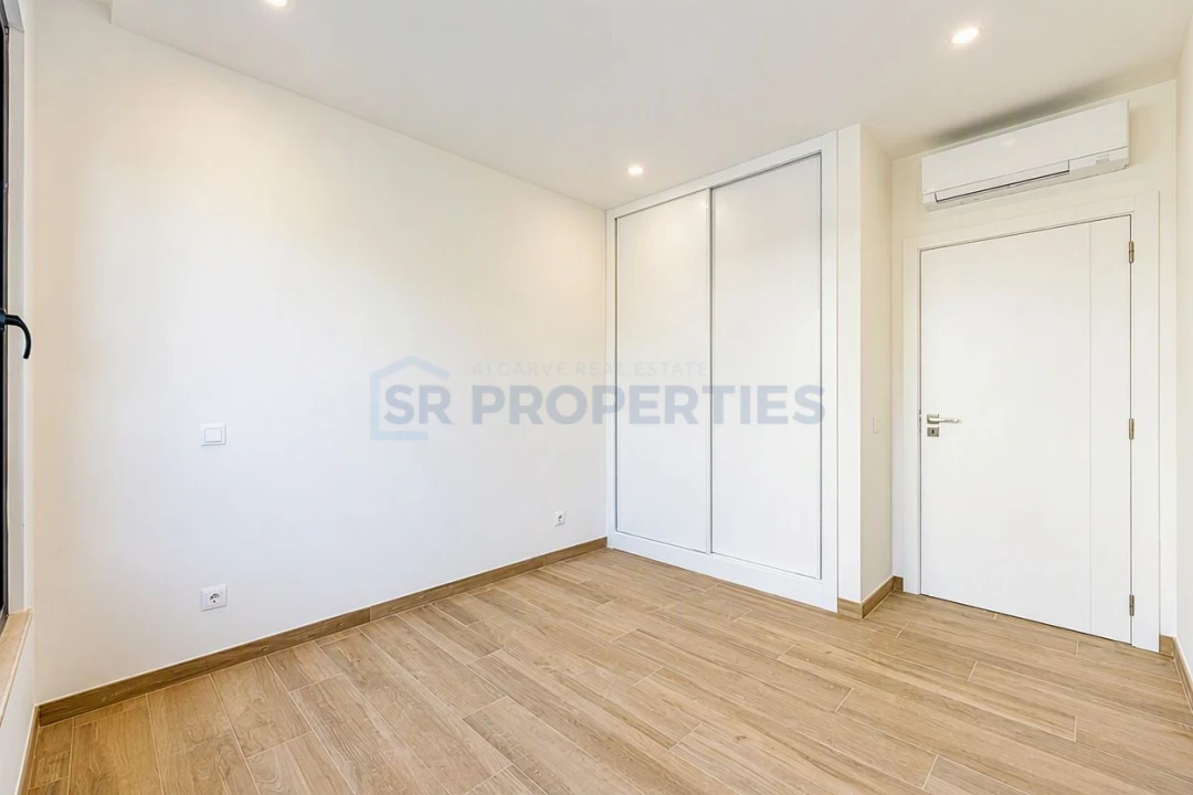 Apartamento T3 para Venda em Quarteira Foto 17