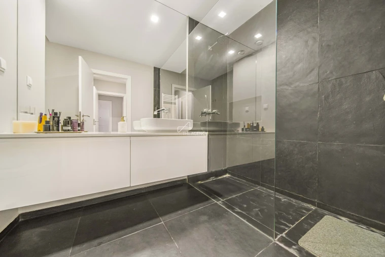 Apartamento T2 para Venda em Carcavelos e Parede Foto 18