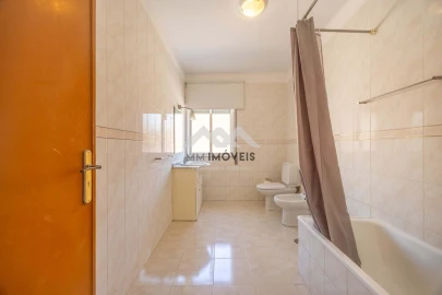 Negócio para Venda em Baguim do Monte (Rio Tinto)