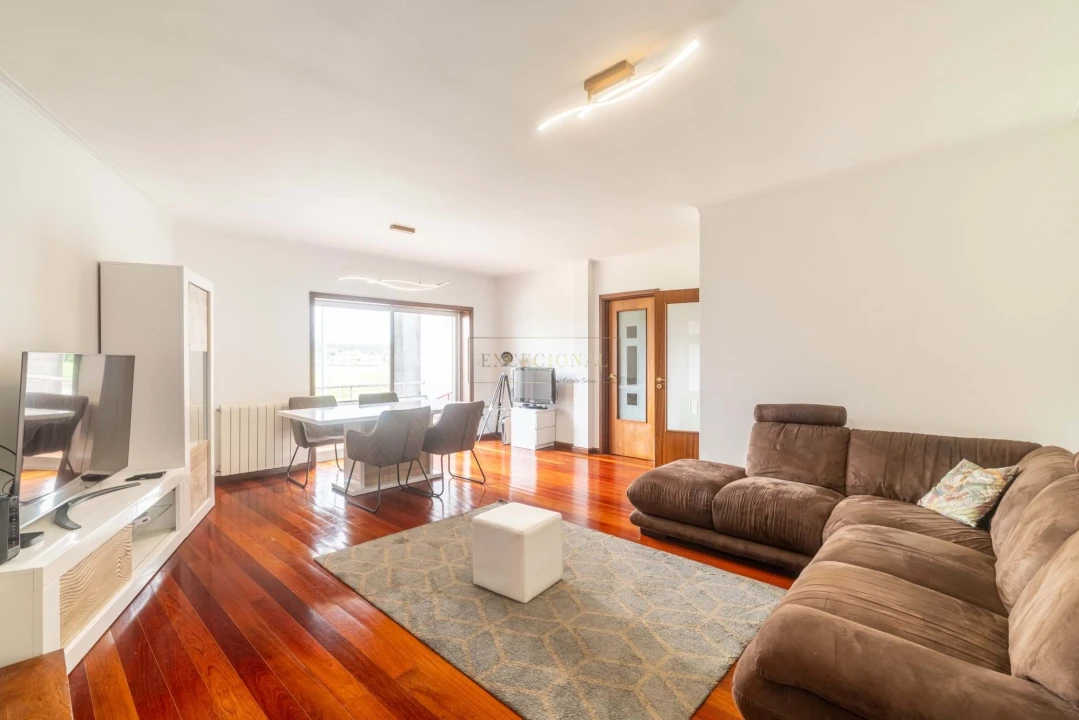 Apartamento T3 para Venda em Castêlo da Maia Foto 17