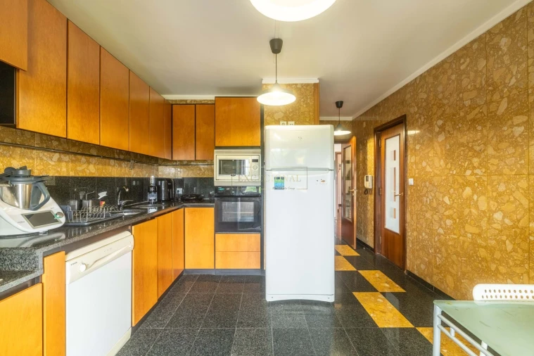 Apartamento T3 para Venda em Castêlo da Maia Foto 20