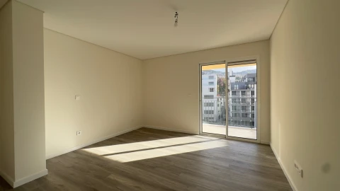 Apartamento T3 para Venda em Funchal (Se)