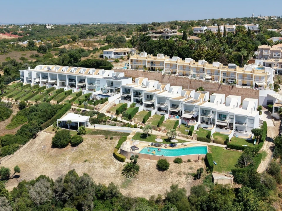 Moradia T3 para Venda em Albufeira e Olhos de Água Foto 1
