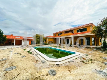 Moradia T10 para Arrendamento em Abitureiras