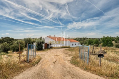 Moradia T5 para Venda em Pavia