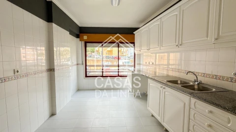 Apartamento T2 para Arrendamento em Rio de Mouro
