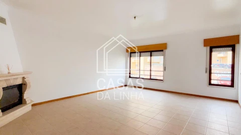 Apartamento T2 para Arrendamento em Rio de Mouro